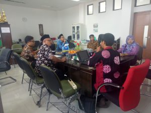 RAPAT UTS
